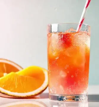 Bebida tropical saludable e hidratante